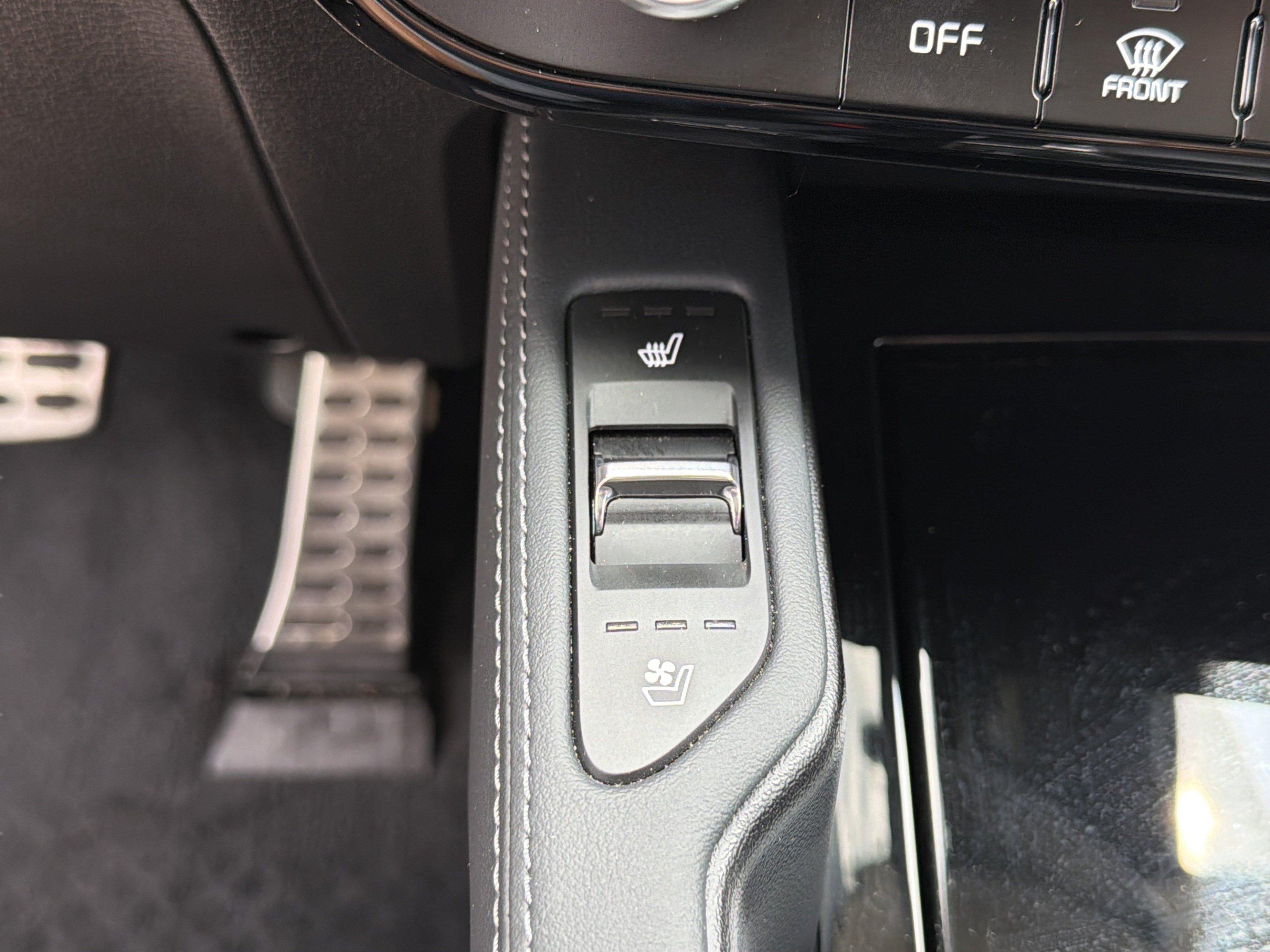 Used 2025 Kia Telluride SX w/ SX Captain's Chair Package FWD image 18