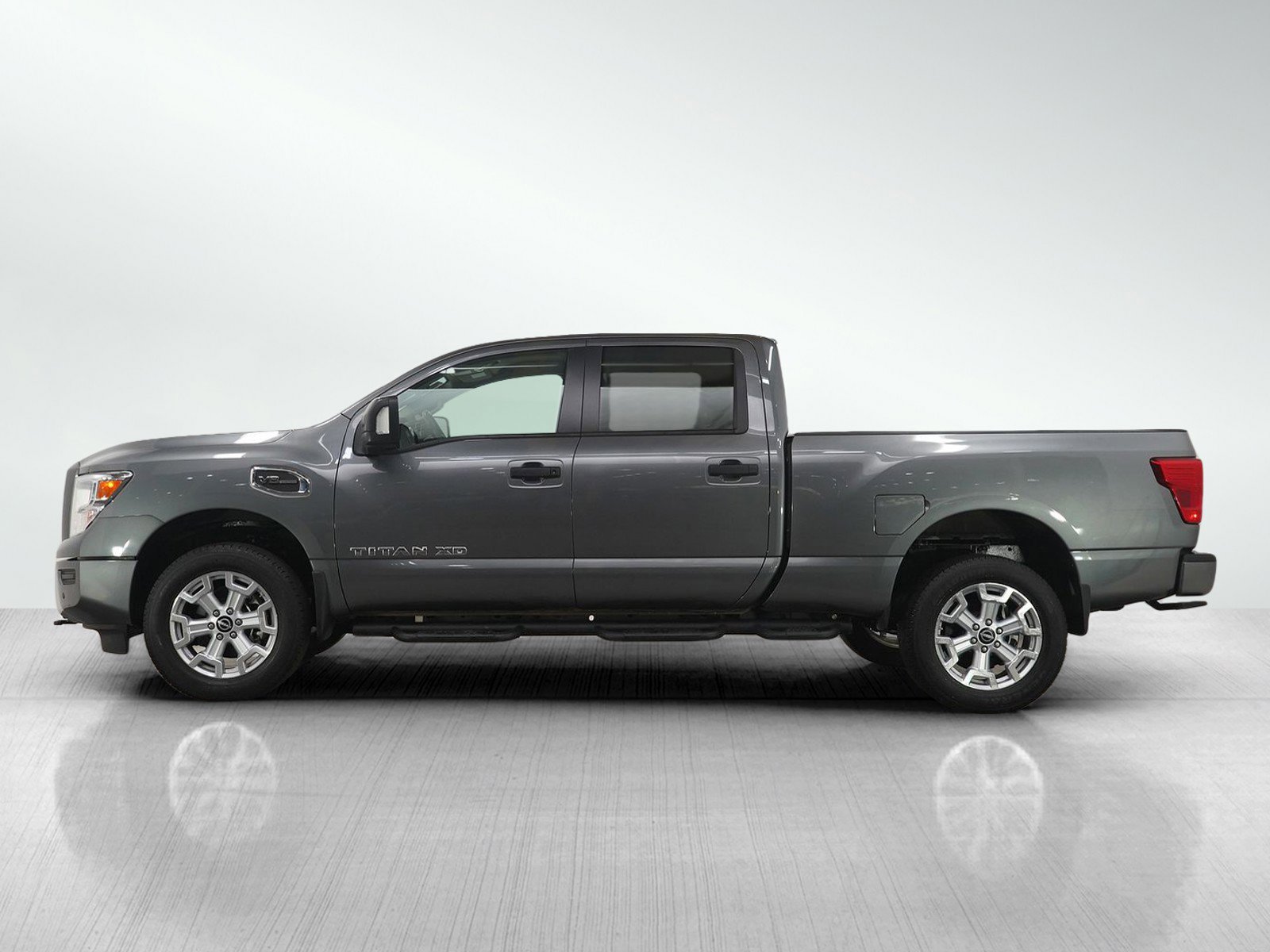Used 2024 Nissan Titan SV w/ SV Convenience Package image 2