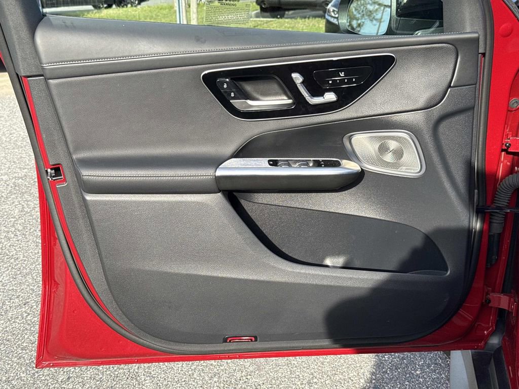 Used 2024 Mercedes-Benz GLC 300 4MATIC image 22