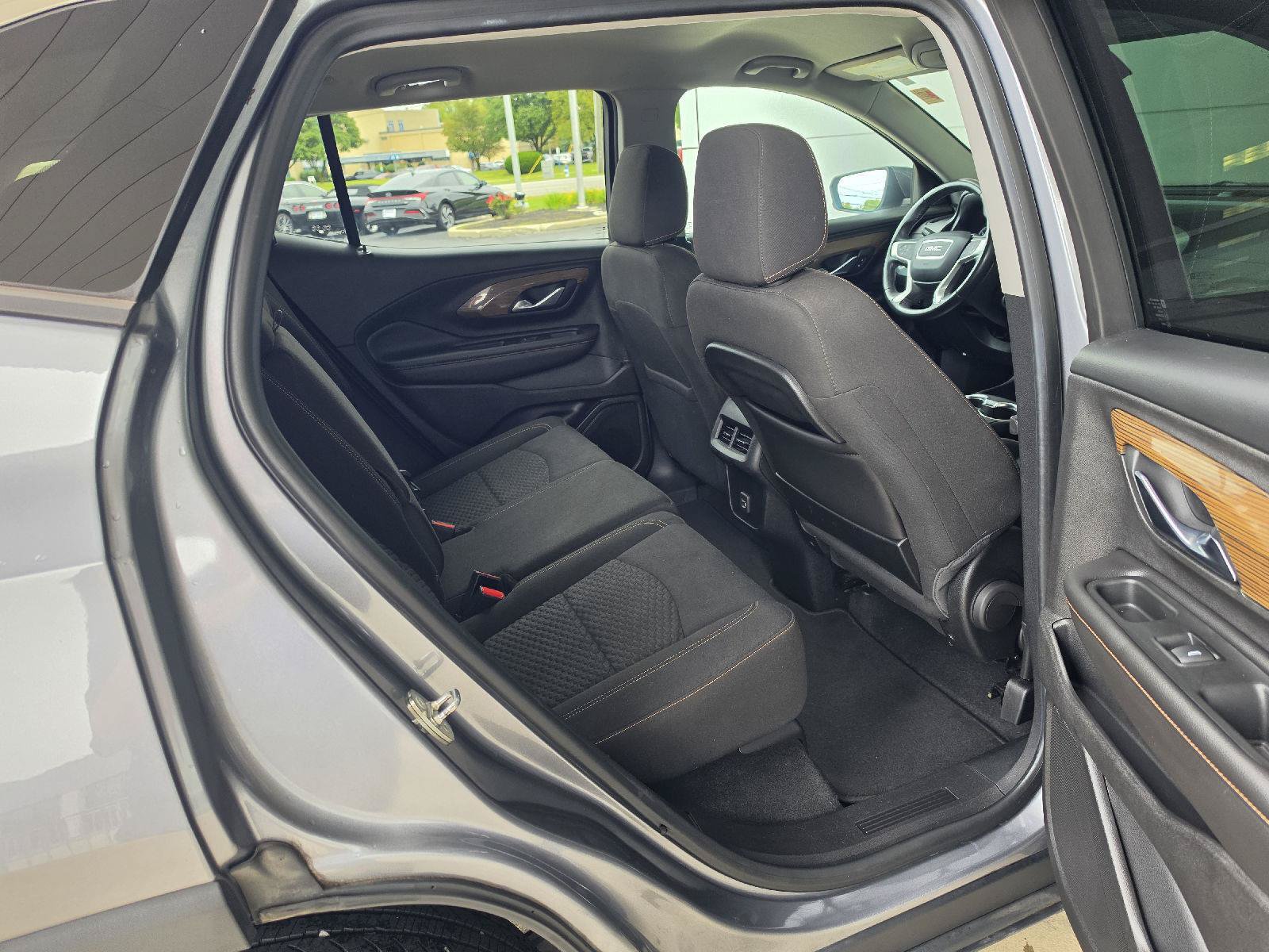 Used 2018 GMC Terrain SLE w/ Driver Convenience Package FWD image 8