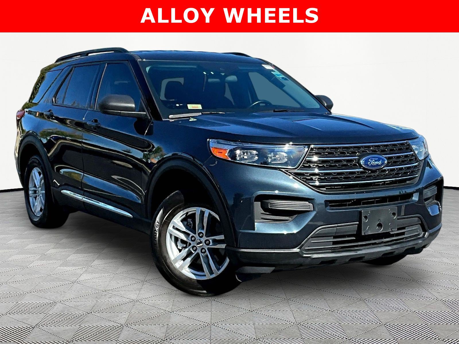 Used 2022 Ford Explorer XLT w/ Class IV Trailer Tow Package AWD/4WD image 3