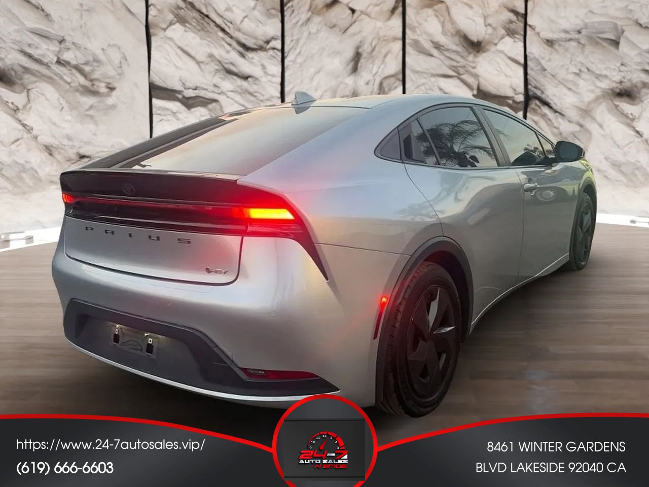 Used 2023 Toyota Prius LE FWD image 7