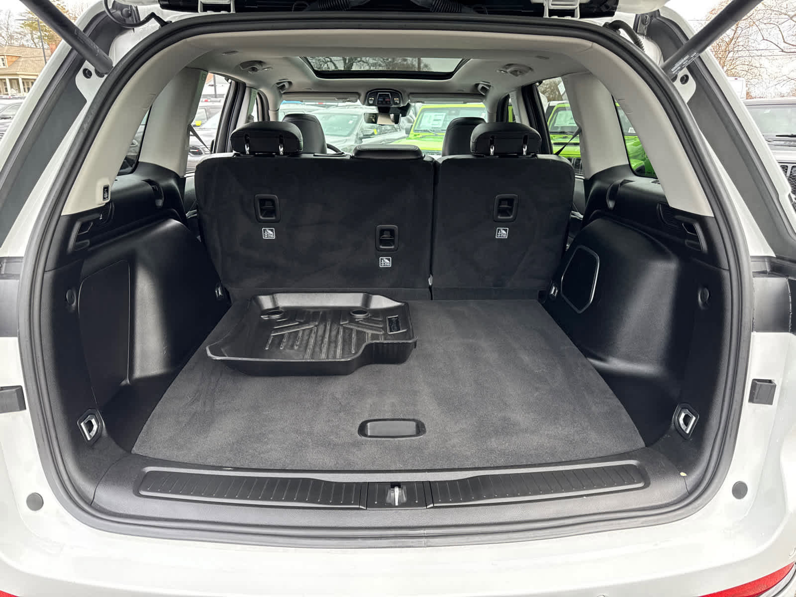 Used 2023 Jeep Grand Cherokee 30th Anniversary image 39