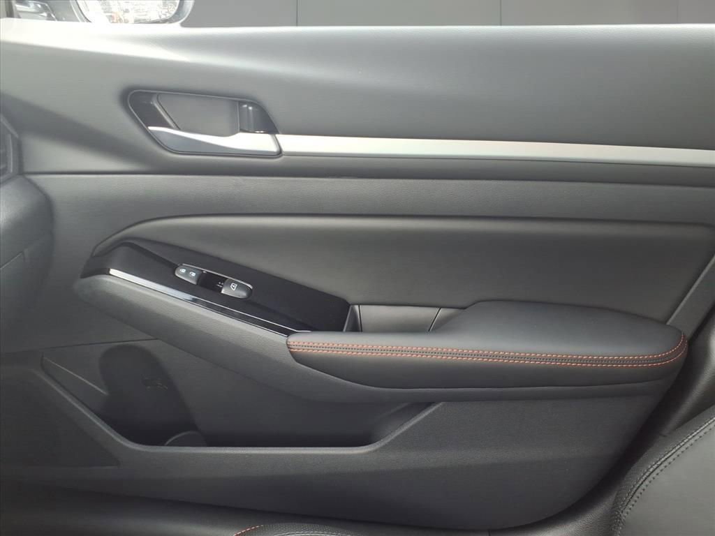 New 2025 Nissan Altima 2.5 SR image 22