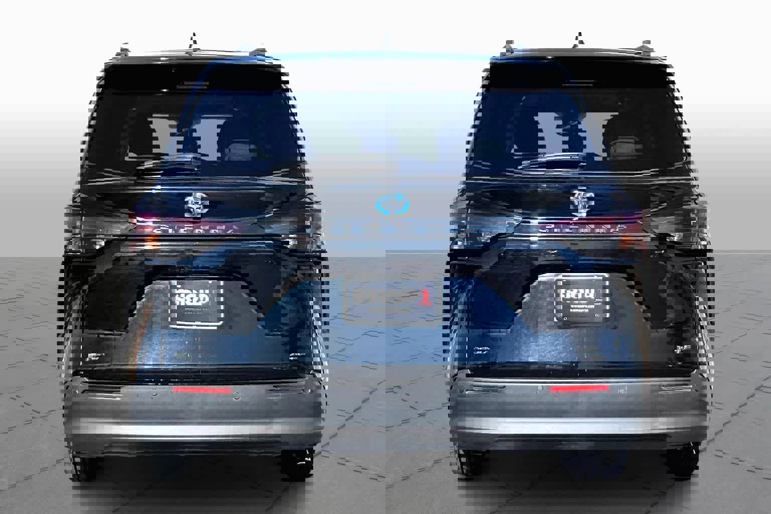 Certified 2025 Toyota Sienna XLE image 5