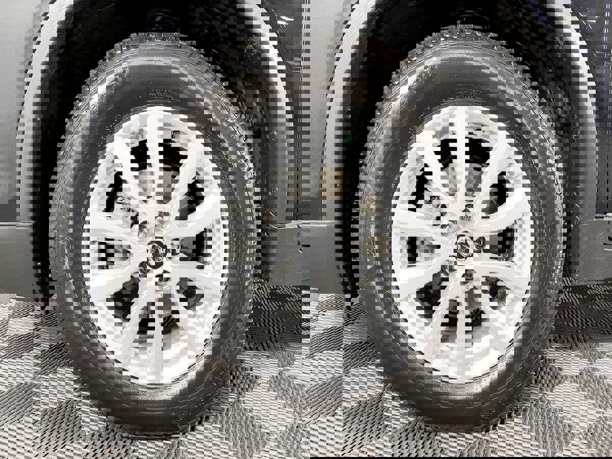 Used 2018 Nissan Rogue SV image 19