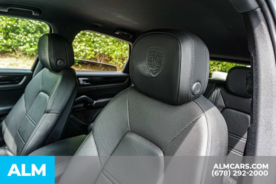 Used 2023 Porsche Cayenne AWD/4WD image 17