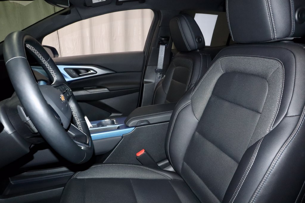 Used 2025 Chevrolet Equinox EV LT FWD image 25