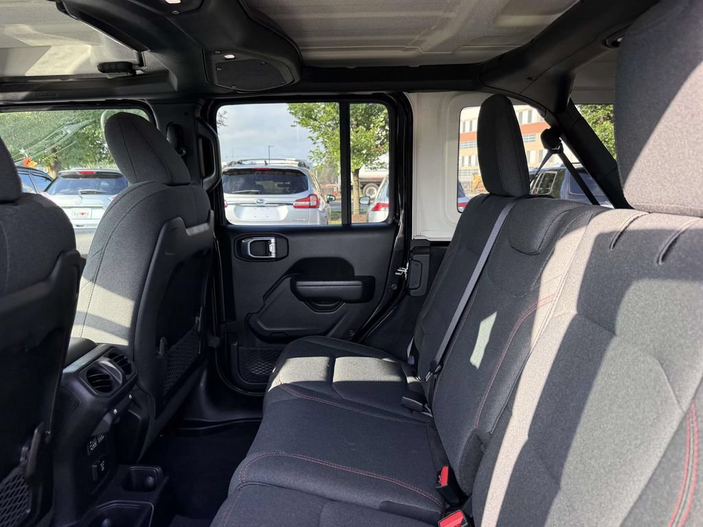 Used 2025 Jeep Wrangler Unlimited Rubicon AWD/4WD image 16