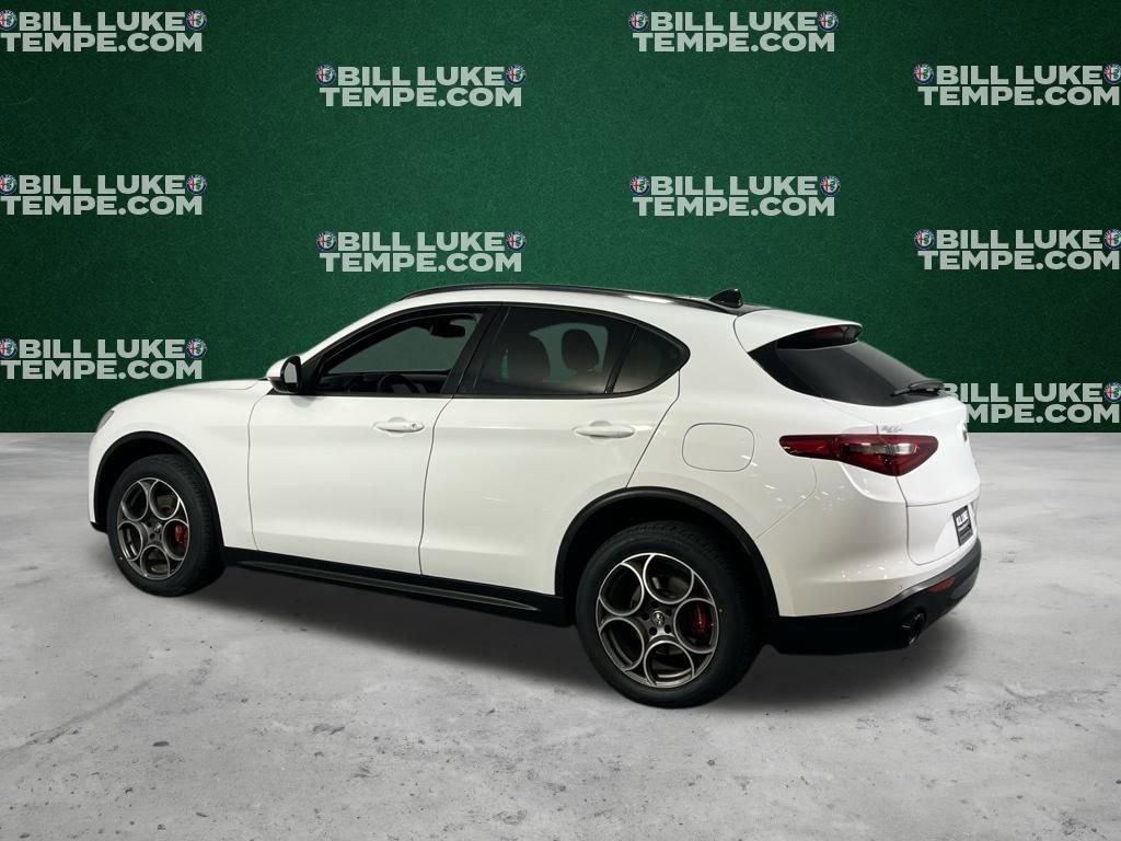 Used 2023 Alfa Romeo Stelvio Sprint image 9