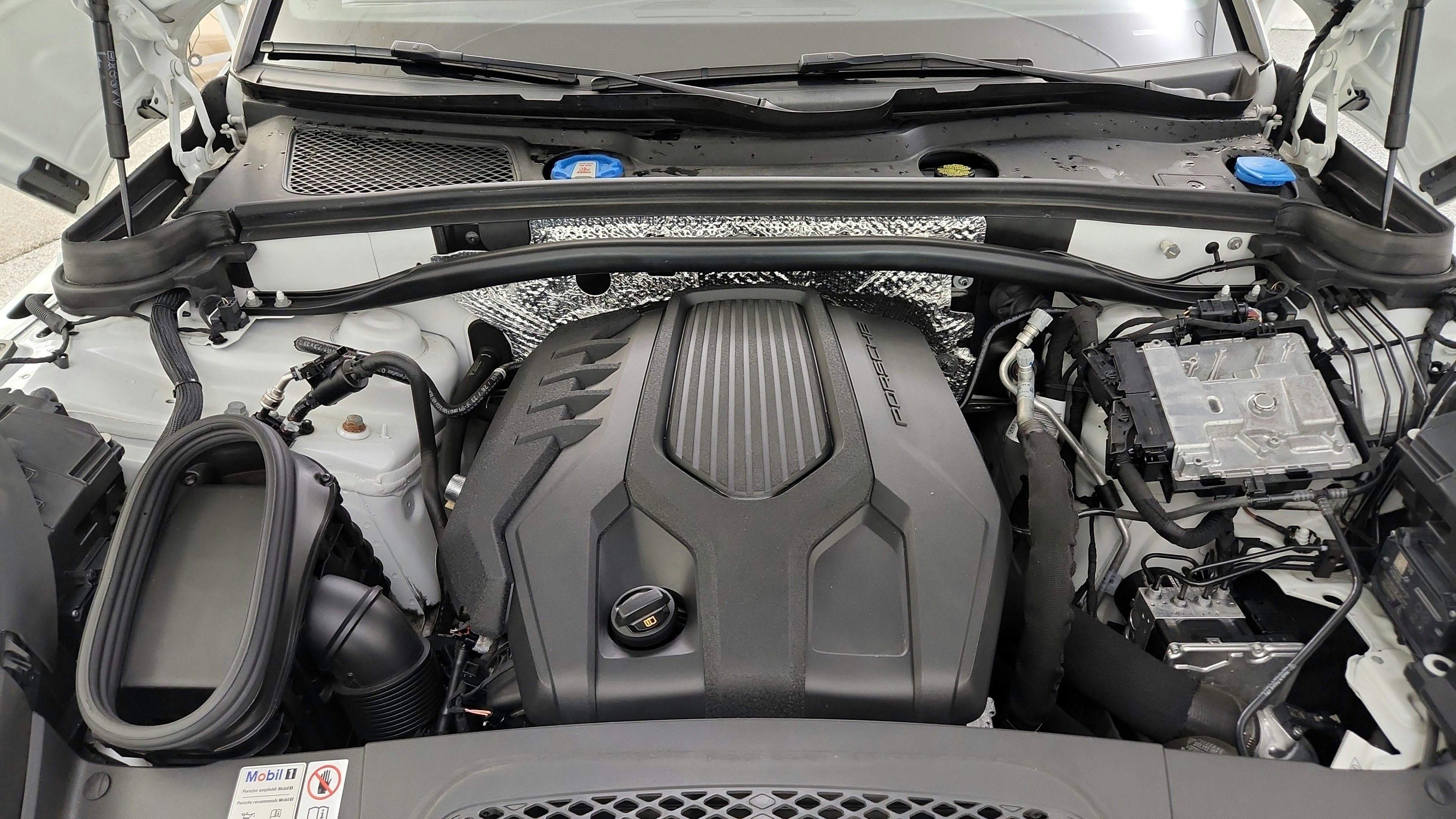 Used 2024 Porsche Macan AWD/4WD image 36