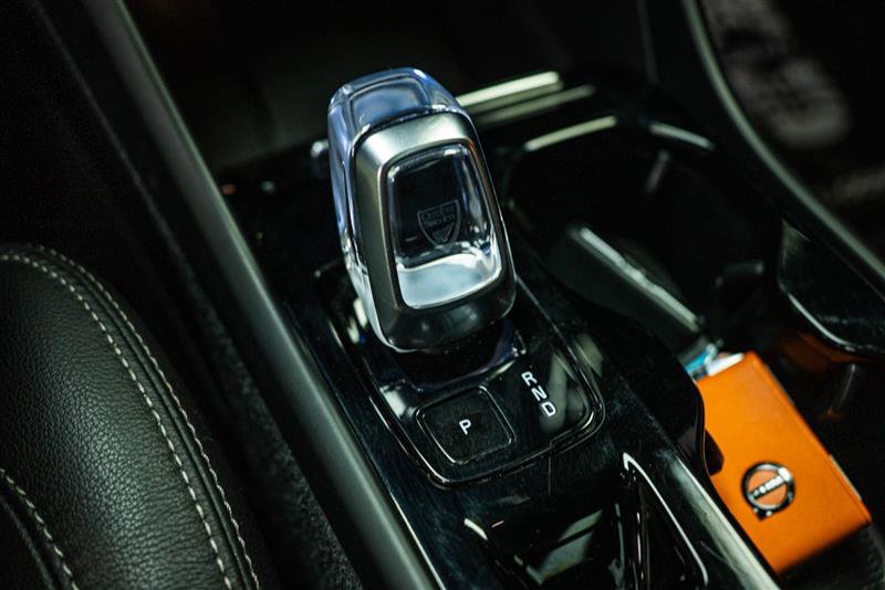 Used 2023 Volvo XC40 B4 Ultimate image 21