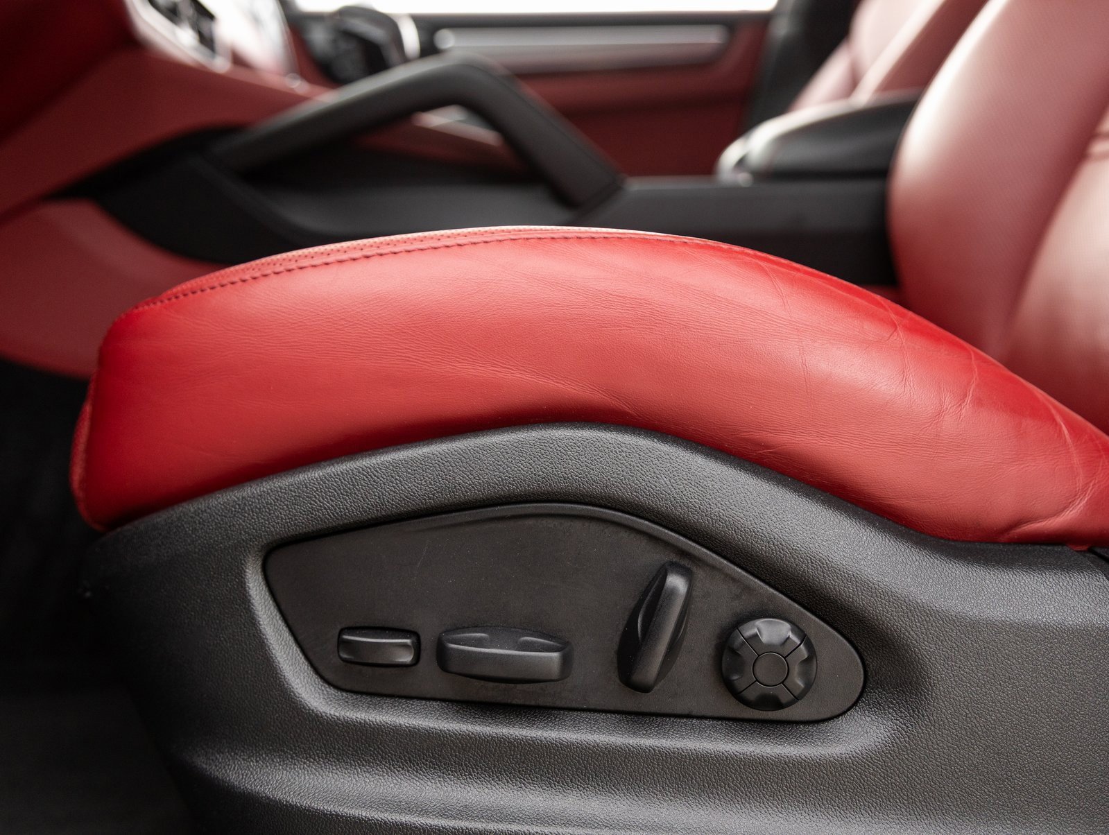 Used 2023 Porsche Cayenne image 22