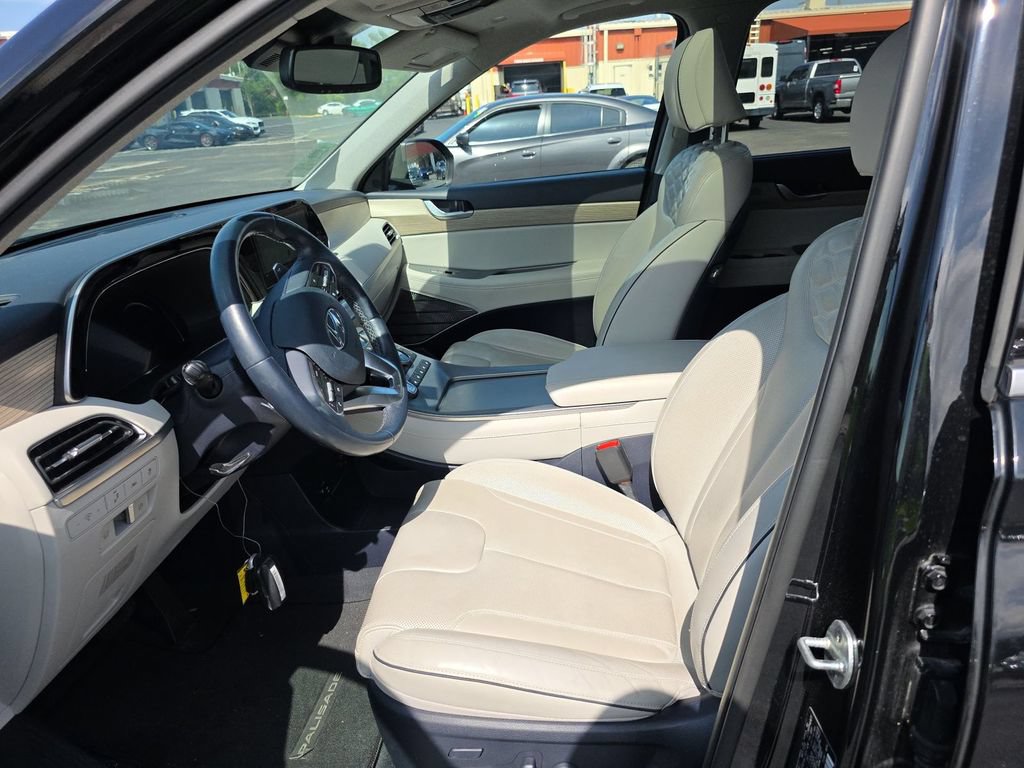 Used 2022 Hyundai Palisade Limited FWD image 3