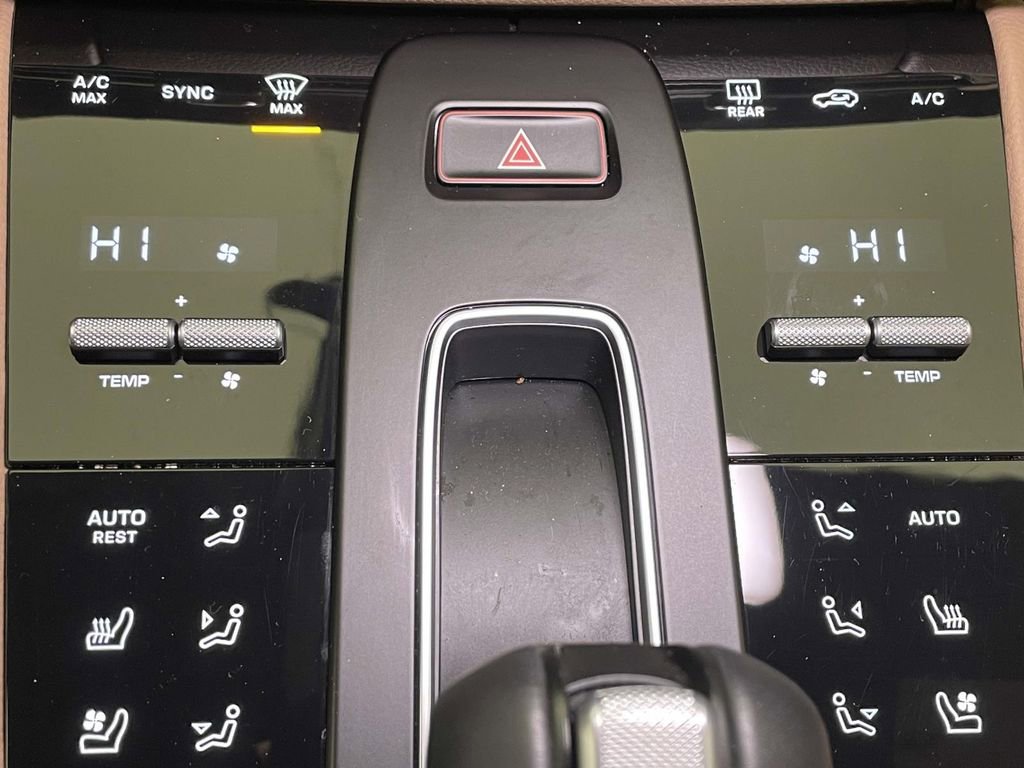 Certified 2025 Porsche Macan image 33