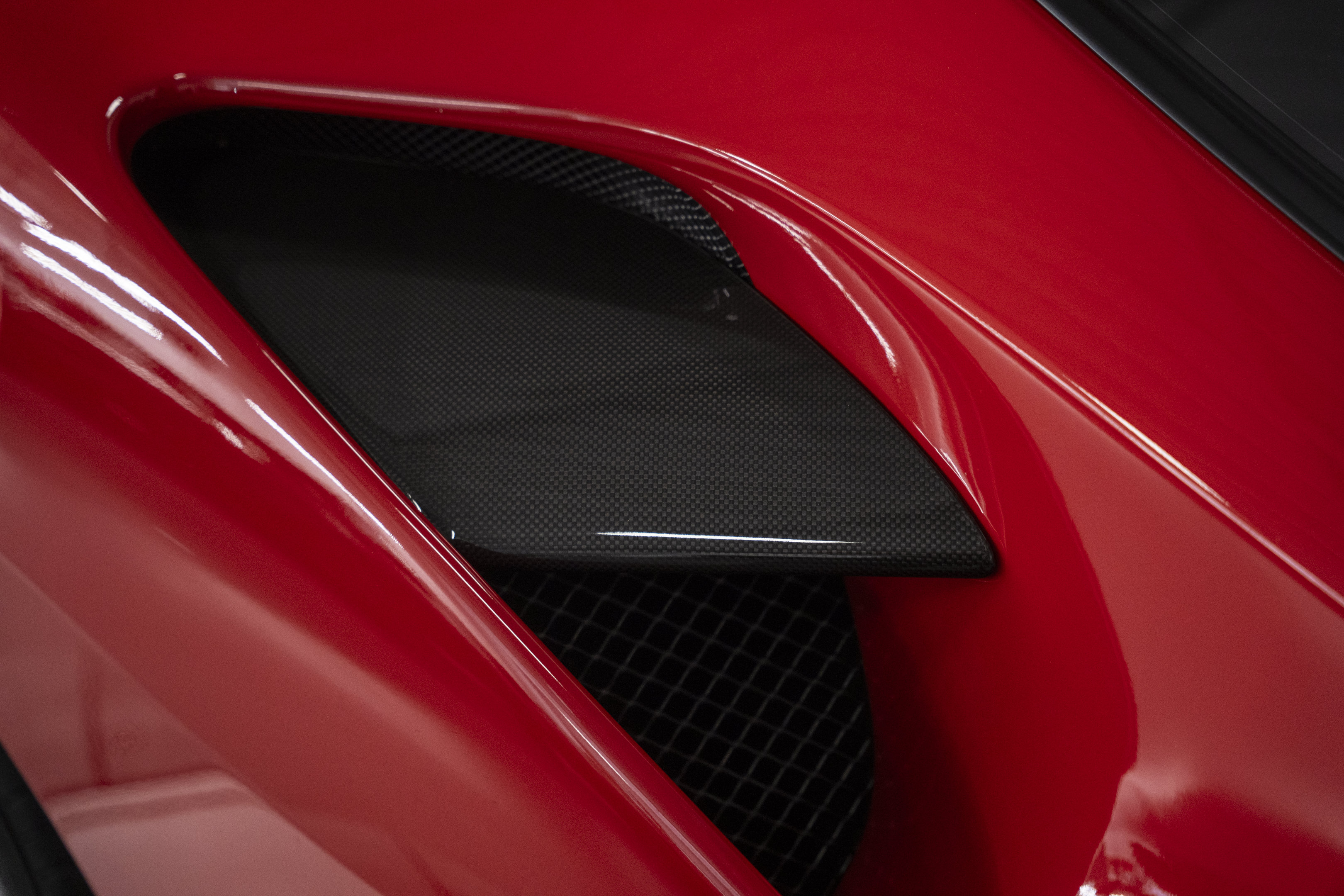 Used 2018 Ferrari 488 GTB RWD image 9