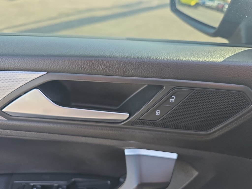 Used 2023 Volkswagen Tiguan S image 23