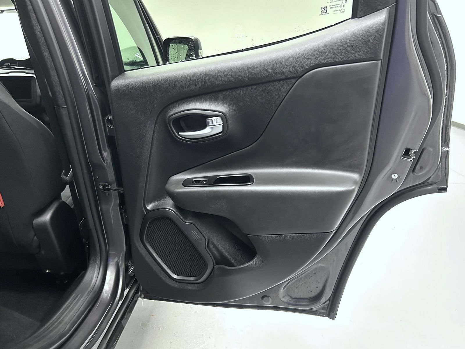 Used 2020 Jeep Renegade Trailhawk w/ Cold Weather Group AWD/4WD image 17