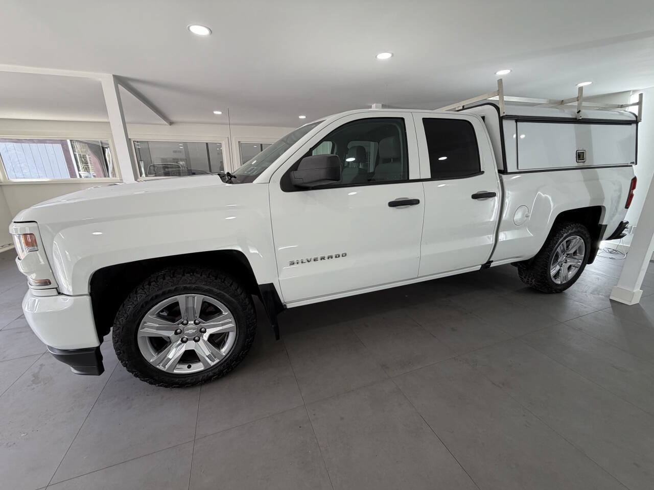 Used 2016 Chevrolet Silverado 1500 Custom w/ Custom Convenience Package AWD/4WD image 4
