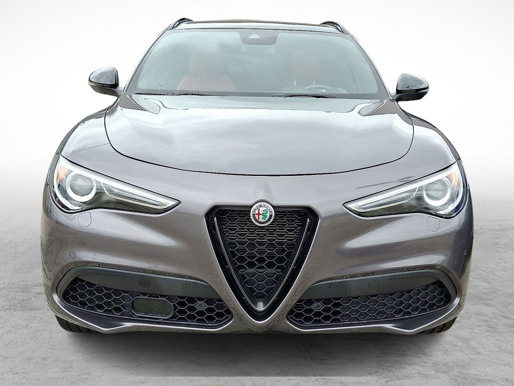 Used 2022 Alfa Romeo Stelvio Veloce image 2