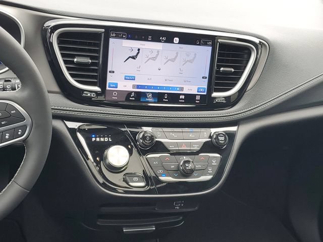 New 2027 Chrysler Pacifica Select AWD/4WD image 15
