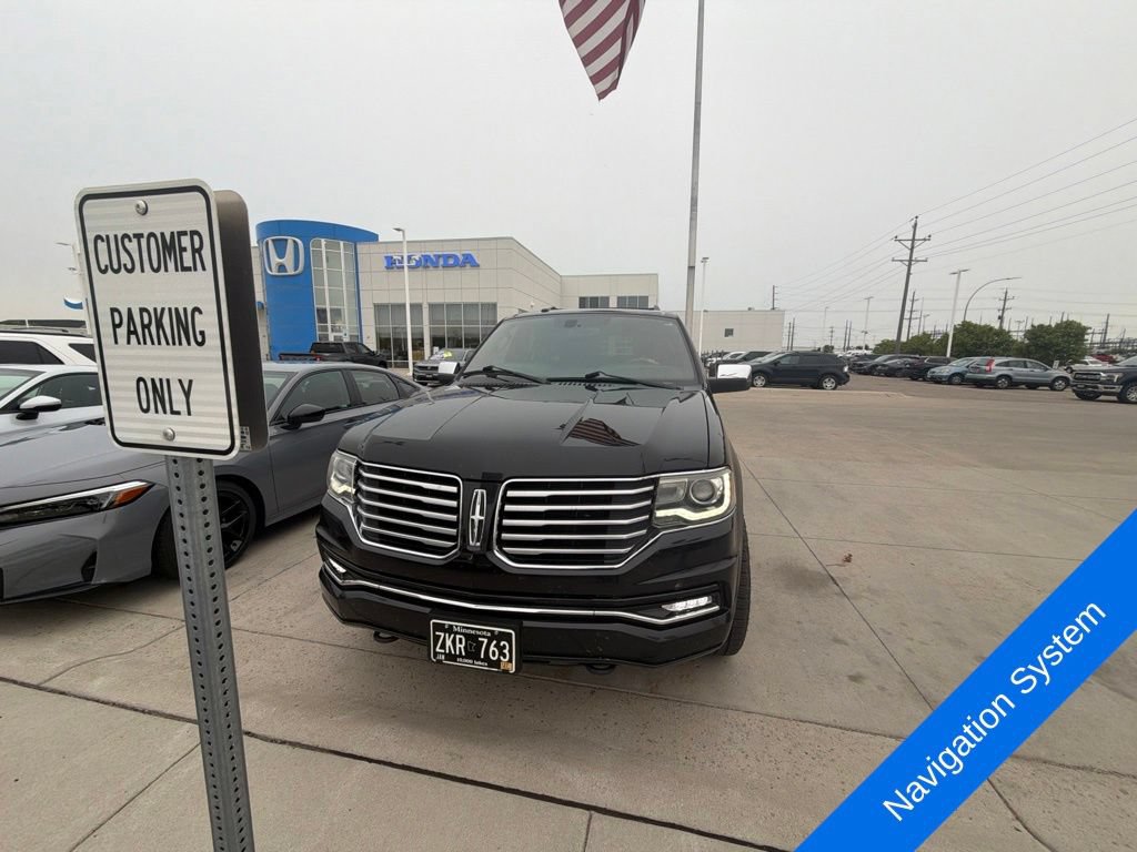 Used 2017 Lincoln Navigator L Select AWD/4WD image 2