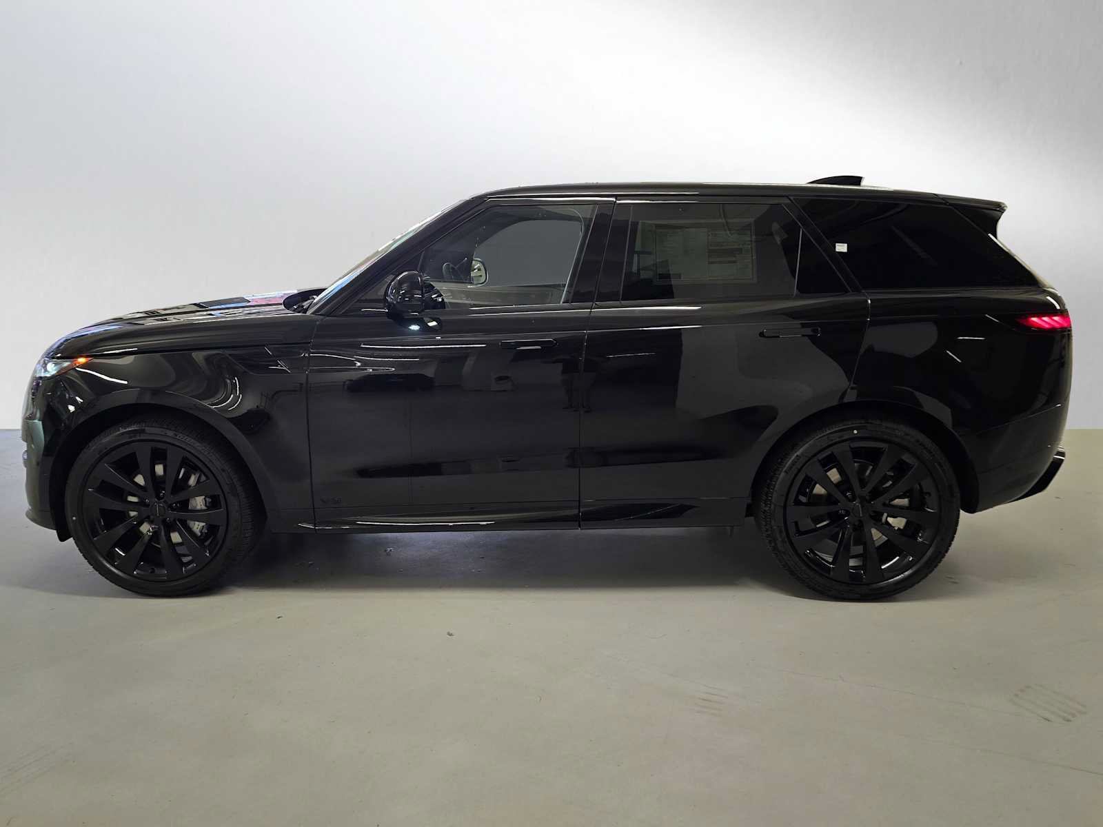 New 2026 Land Rover Range Rover Sport Dynamic SE AWD/4WD image 2