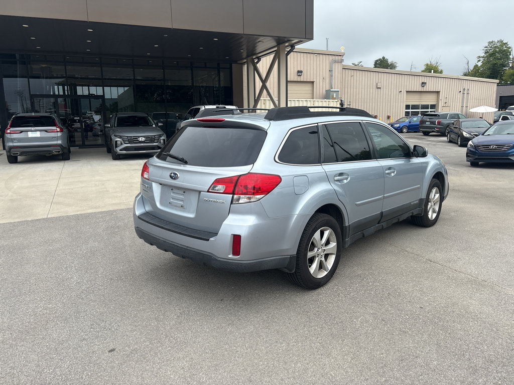 Used 2014 Subaru Outback 2.5i Limited w/ Moonroof Package AWD/4WD image 7