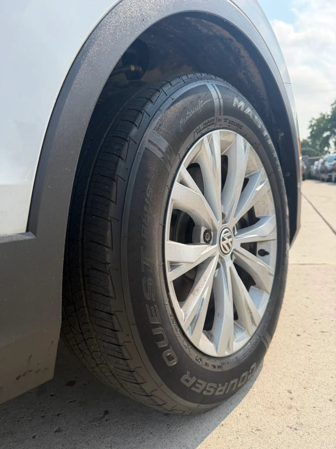 Used 2019 Volkswagen Tiguan SE w/ Panoramic Sunroof Package AWD/4WD image 9