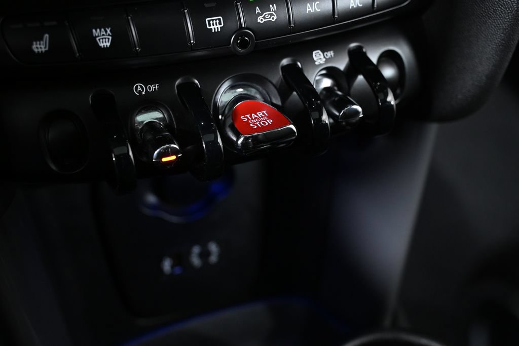 Used 2015 MINI Cooper 4-Door Hardtop FWD image 19