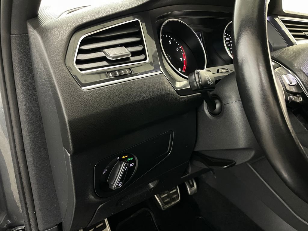 Used 2021 Volkswagen Tiguan SE R-Line image 27