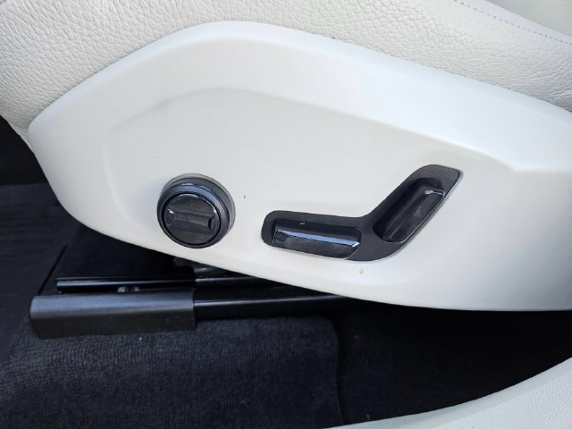 Certified 2024 Volvo XC60 T8 Plus w/ Protection Package Premier AWD/4WD image 22