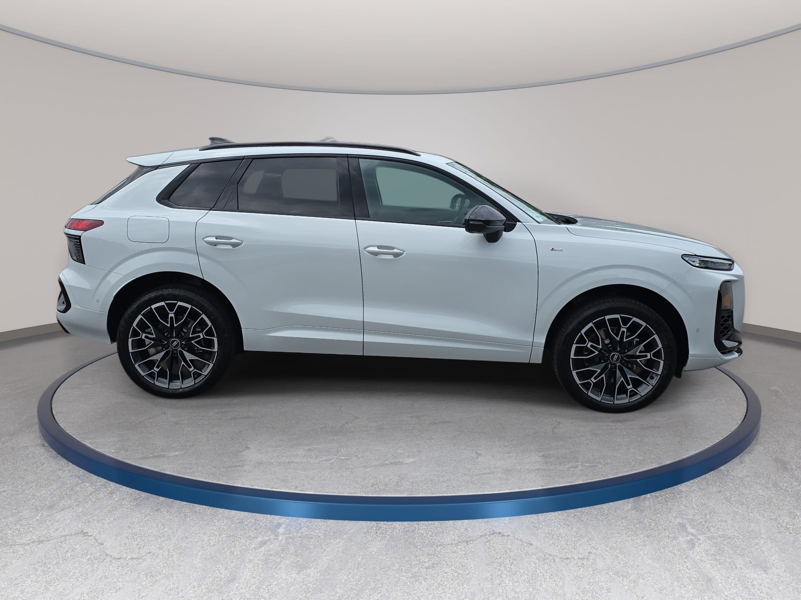 New 2026 Audi Q3 quattro 2.0T AWD/4WD image 4