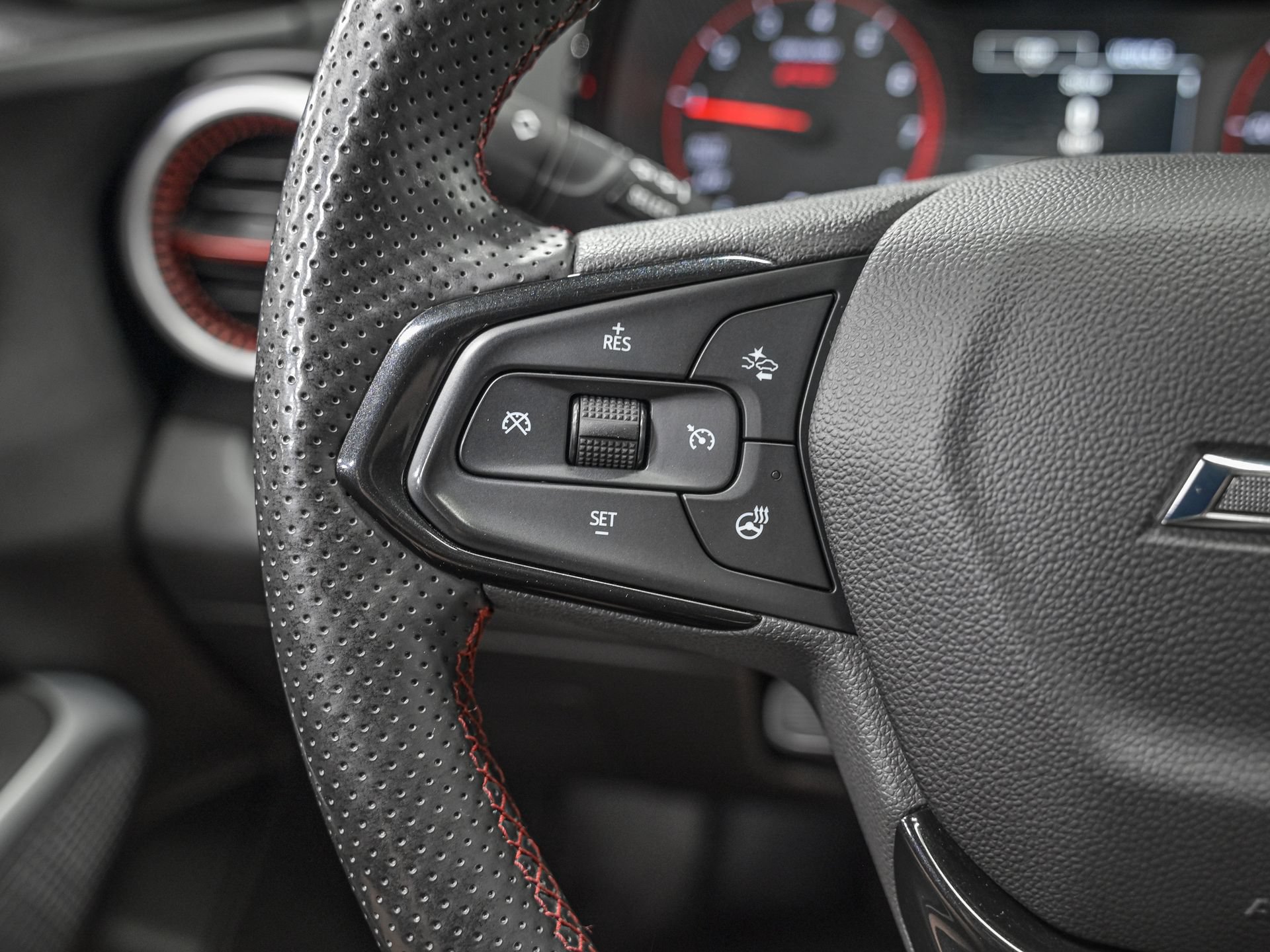Used 2025 Chevrolet Trax RS w/ Driver Confidence Package FWD image 20