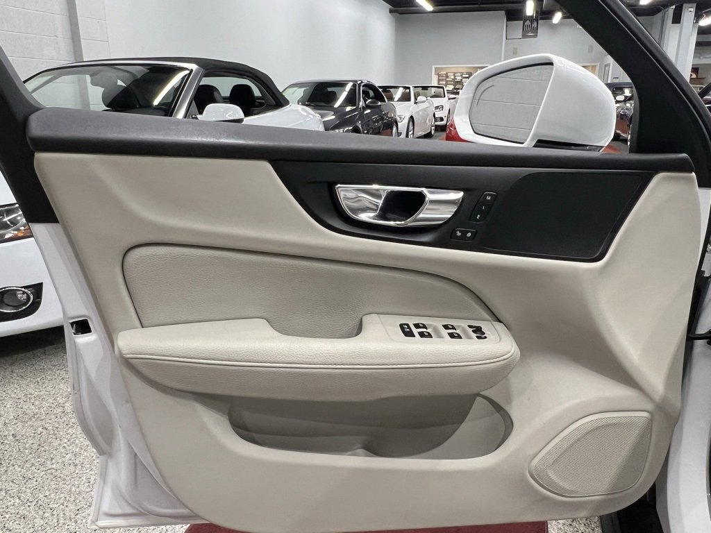 Used 2020 Volvo V60 T5 Cross Country w/ Protection Package Premier image 22