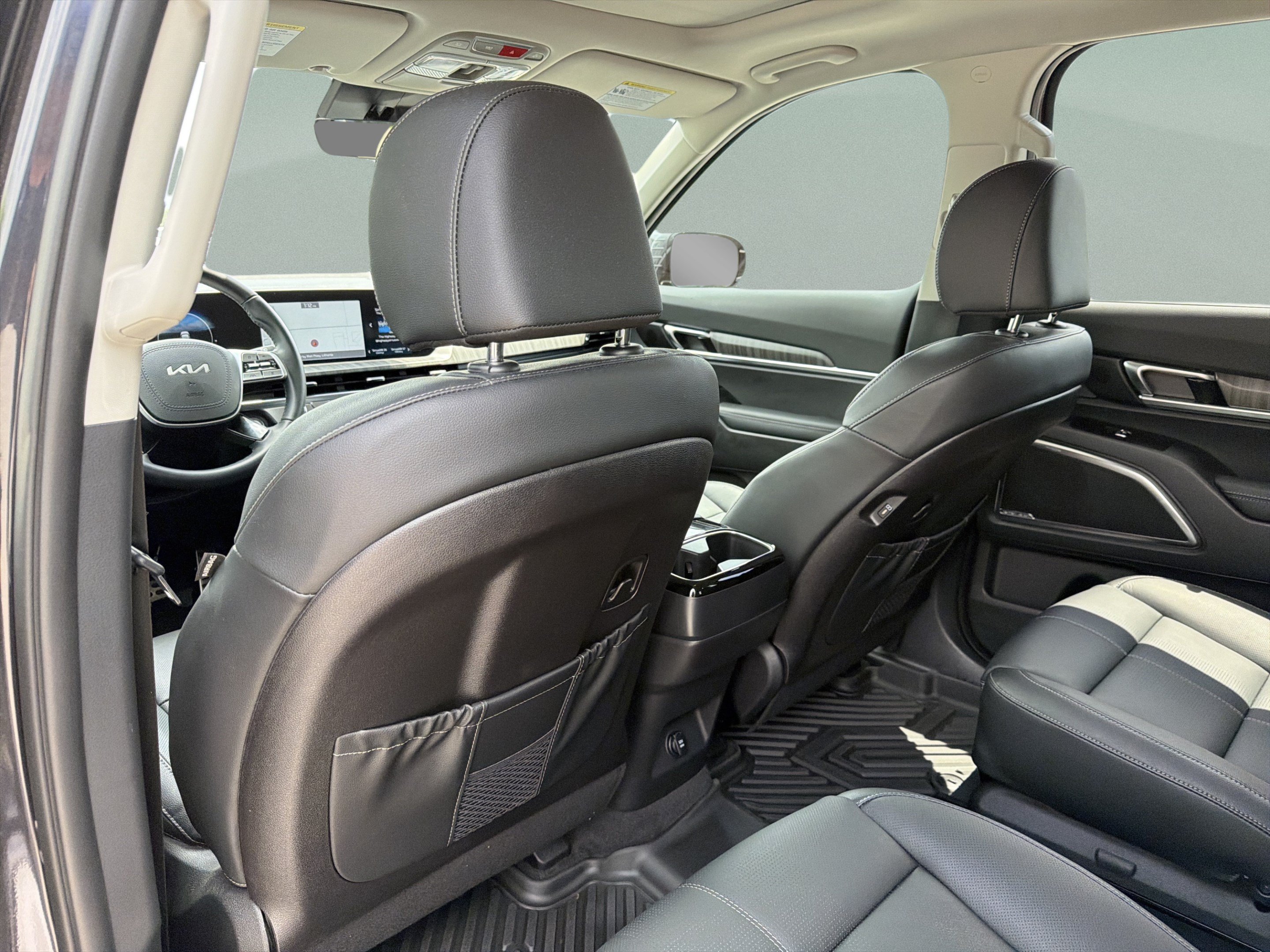 Used 2025 Kia Telluride SX w/ SX Captain's Chair Package FWD image 33