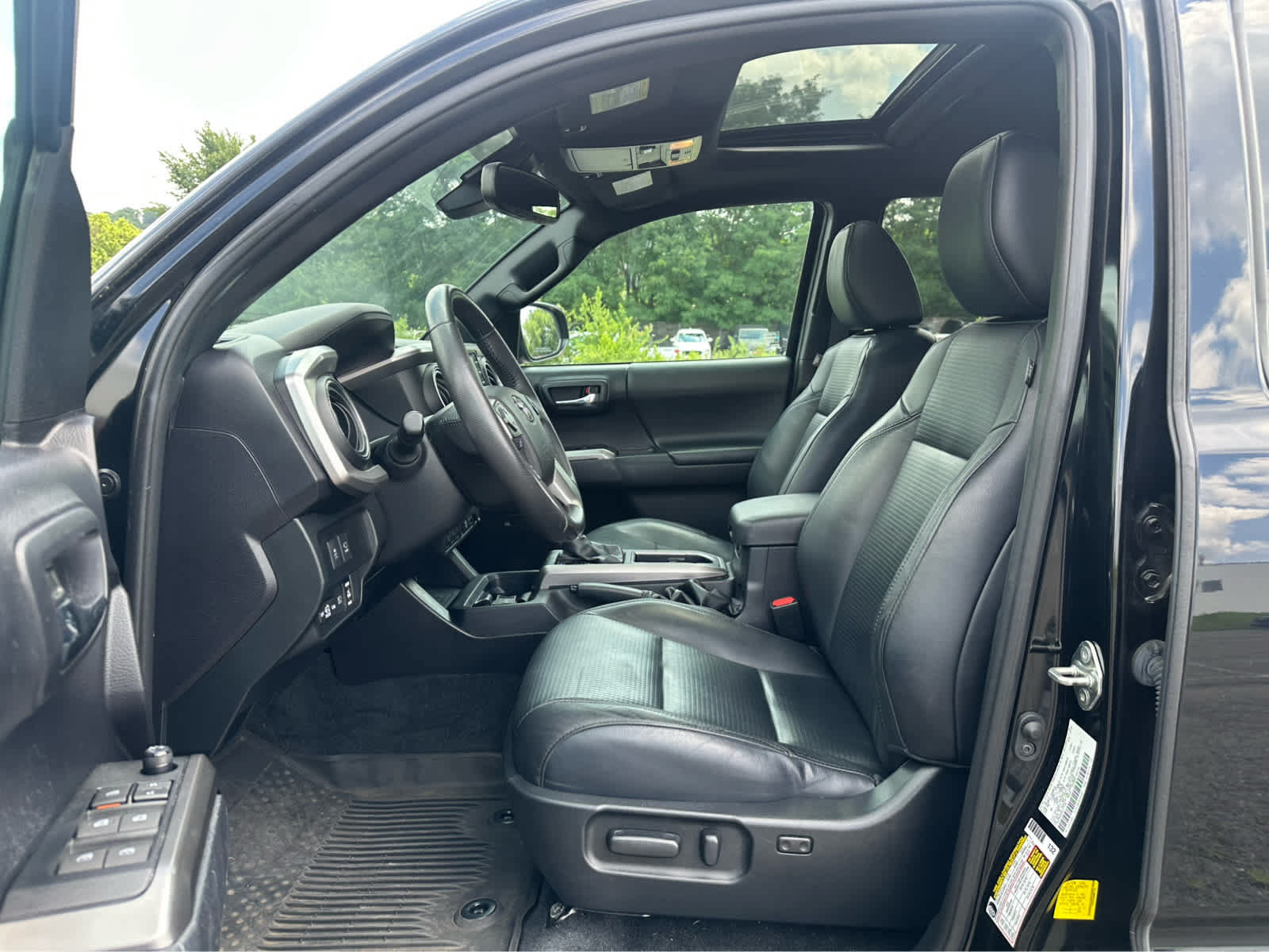 Used 2021 Toyota Tacoma Limited w/ Nightshade Package AWD/4WD image 9