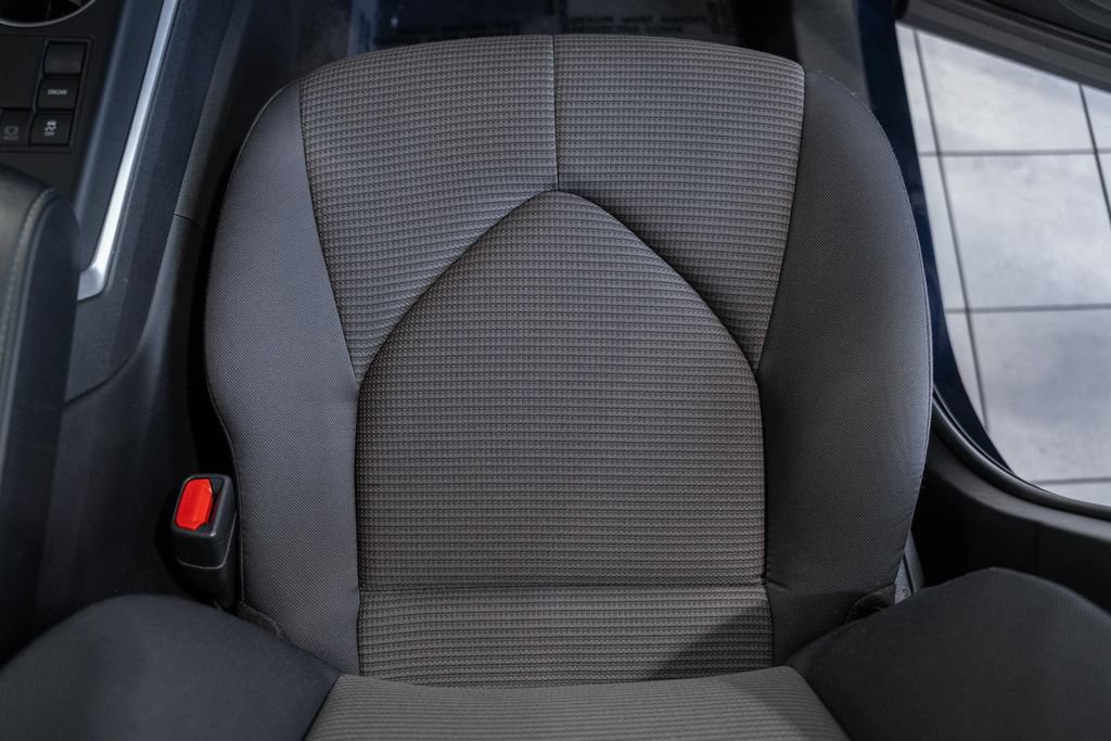 Used 2023 Toyota Highlander LE FWD image 30
