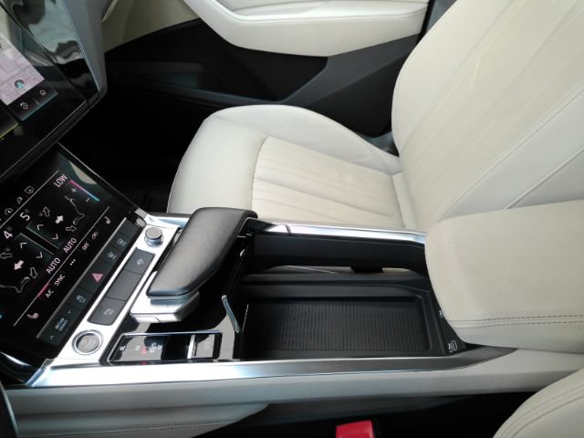 Used 2021 Audi e-tron Premium AWD/4WD image 44