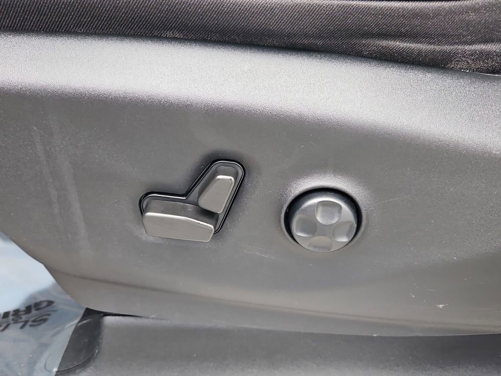 Used 2022 Chrysler Pacifica Touring-L image 12