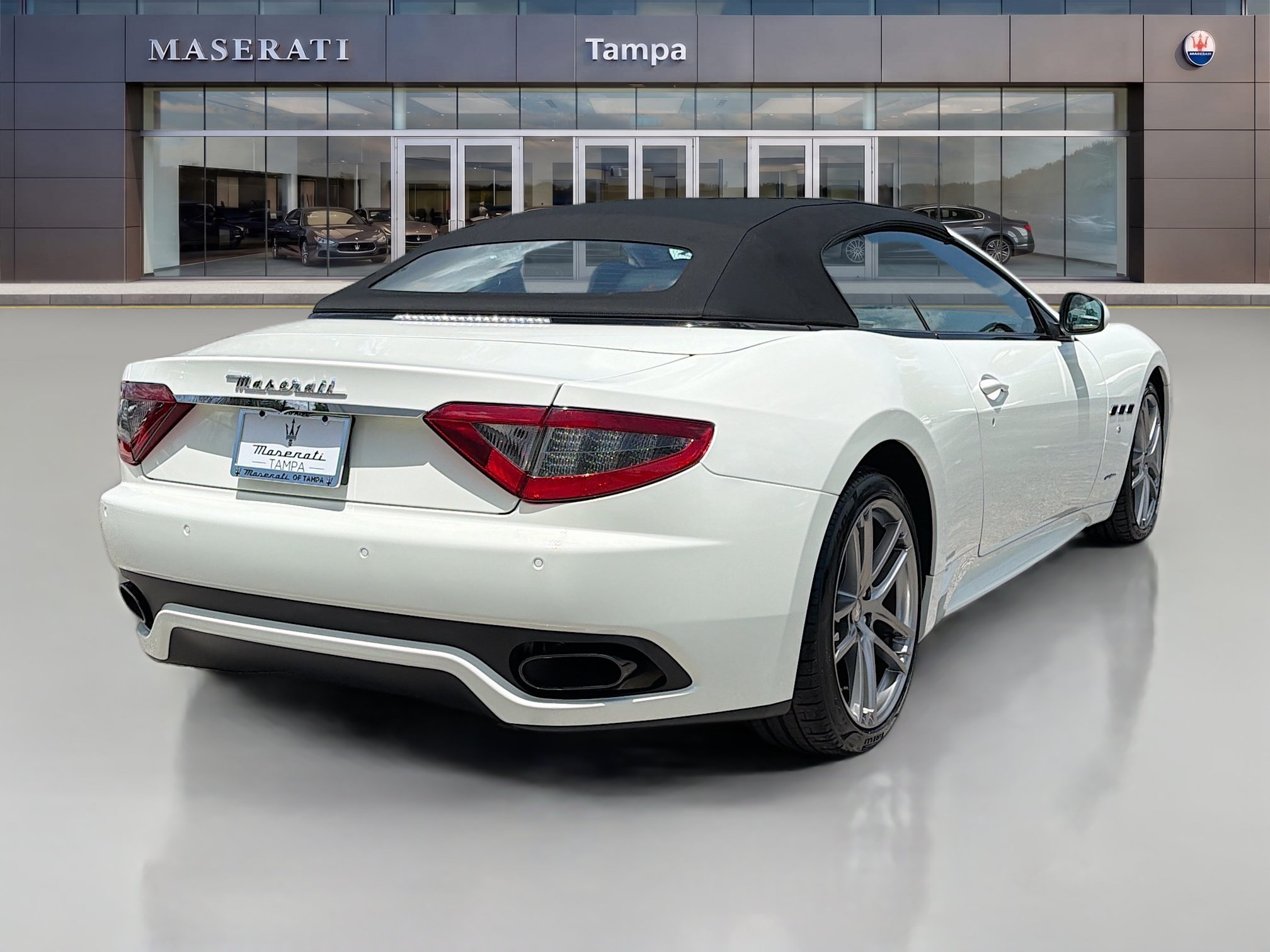 Used 2016 Maserati GranTurismo MC RWD image 3