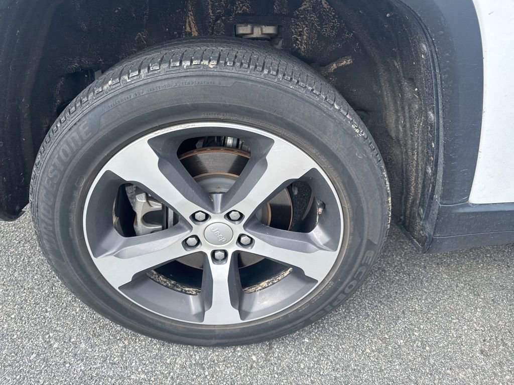 Used 2023 Jeep Grand Cherokee L Limited image 3