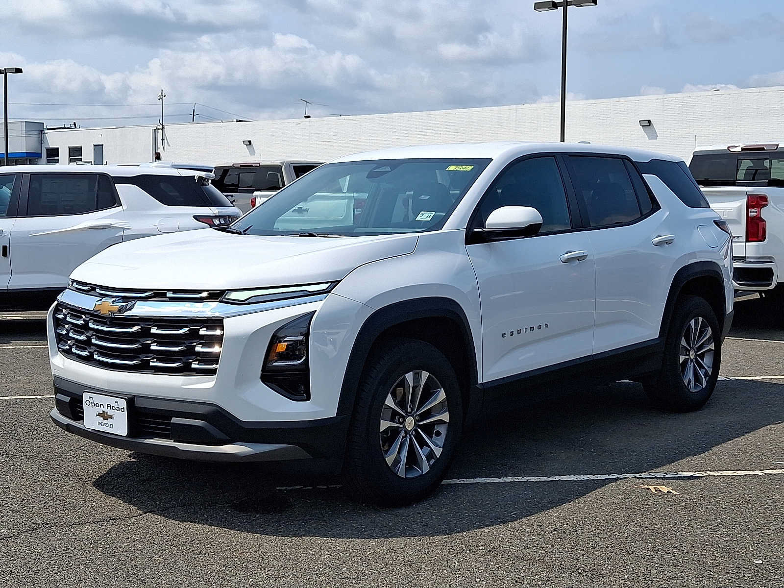 Used 2026 Chevrolet Equinox LT w/ Convenience Package II AWD/4WD image 3