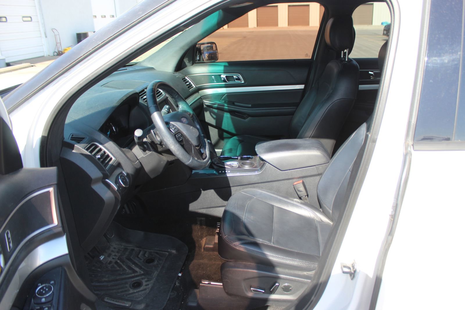 Used 2016 Ford Explorer XLT w/ Equipment Group 202A FWD image 9
