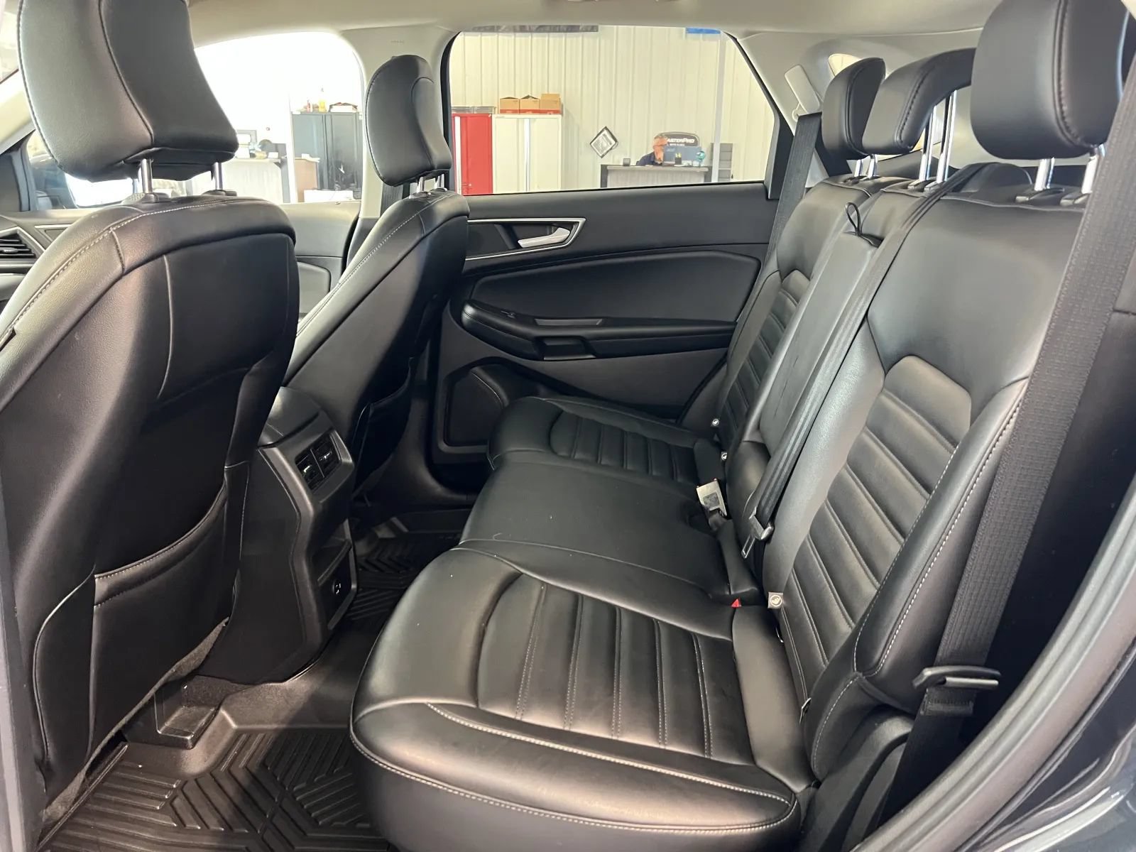 Used 2022 Ford Edge SEL AWD/4WD image 16