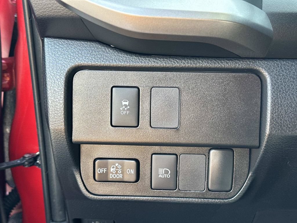 Used 2020 Toyota Tacoma SR5 AWD/4WD image 17