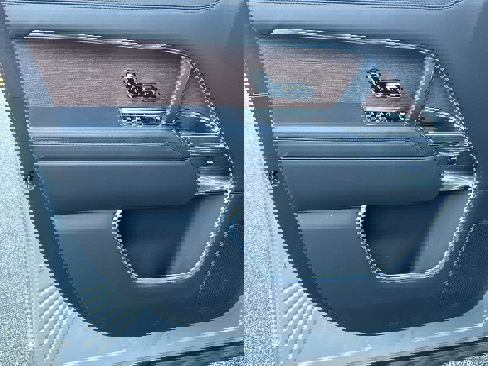 Certified 2024 Land Rover Range Rover Long Wheelbase SE image 18