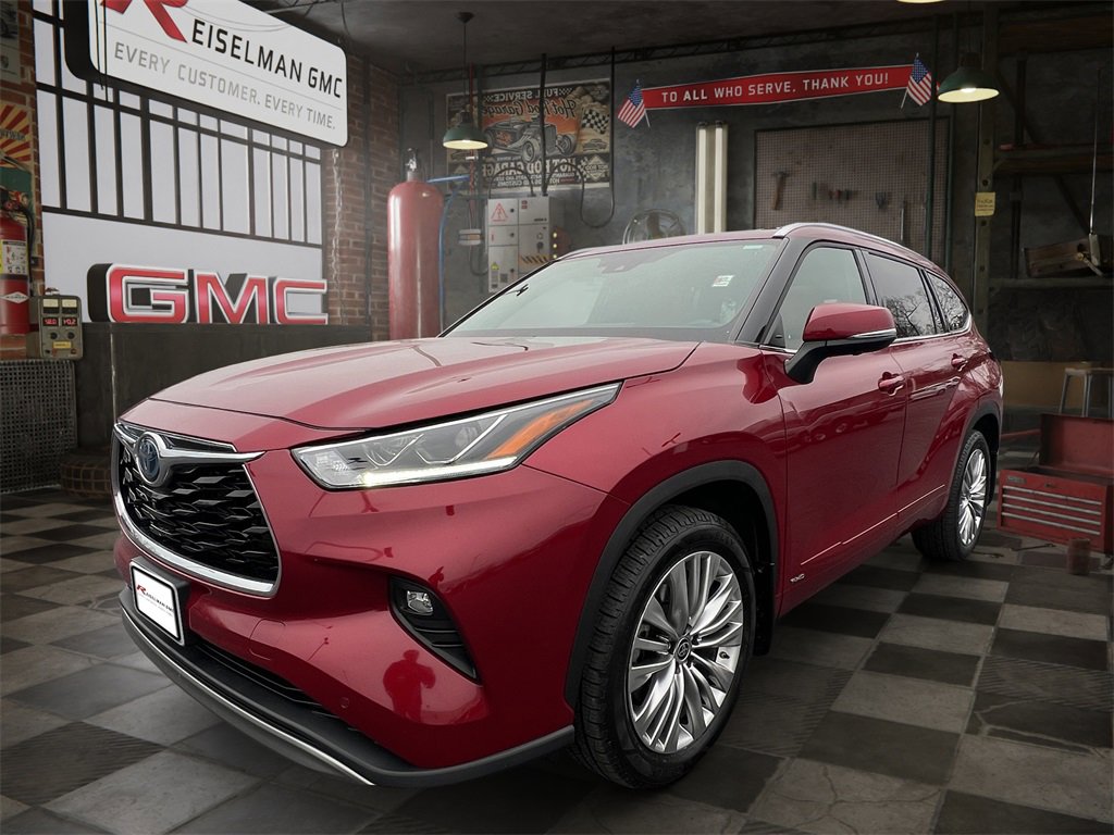 Used 2024 Toyota Highlander Platinum image 1
