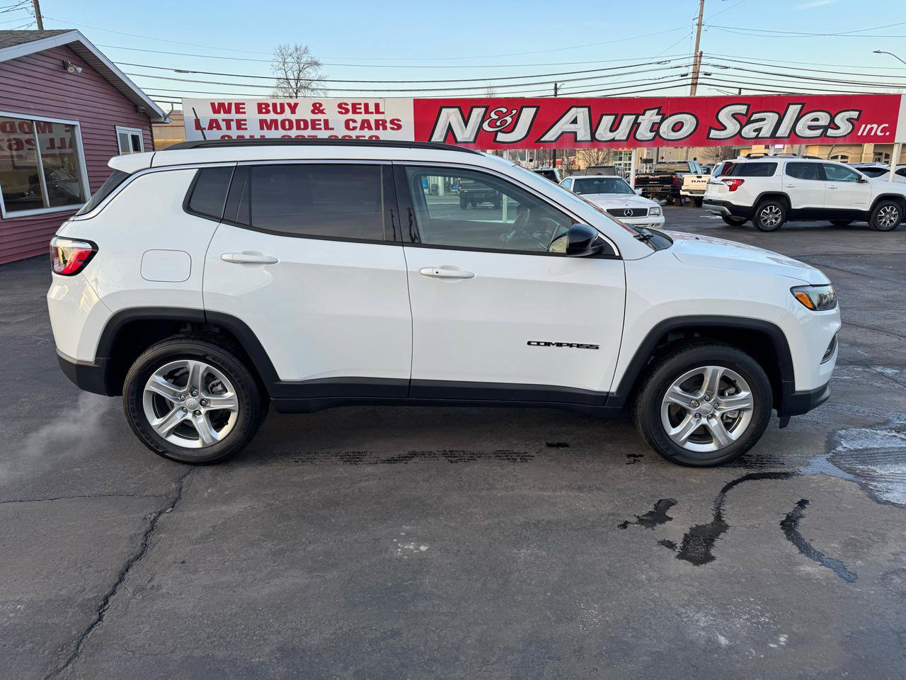 Used 2024 Jeep Compass Latitude w/ Sun and Sound Group image 4