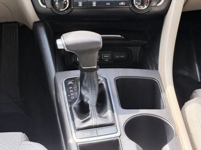 Used 2018 Kia Optima LX image 17